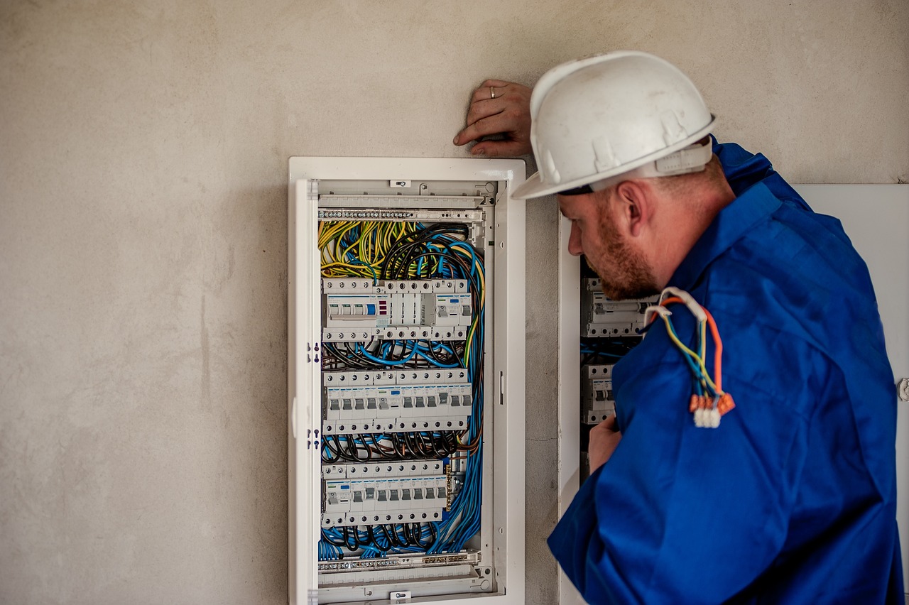 Odborná způsobilost k výkonu činností v elektrotechnice dle §9 NV 194/2022 Sb.